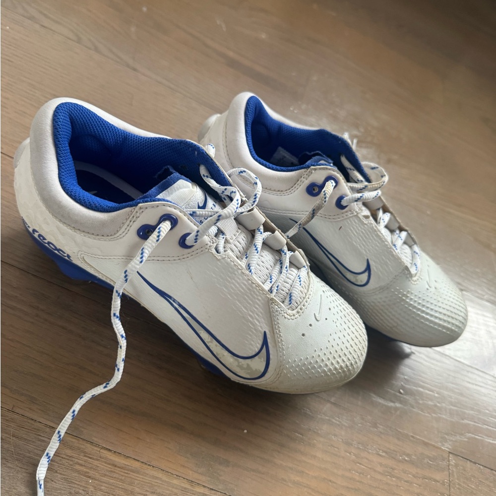 Nike Hyperdiamond 4 Elite Women’s Softball Cleats. Like new